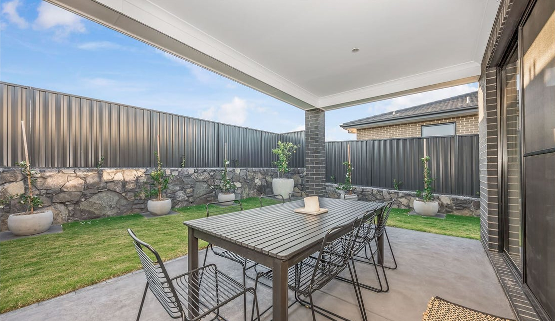 Taylor retaining walls and feature brickwork by Entice Homes